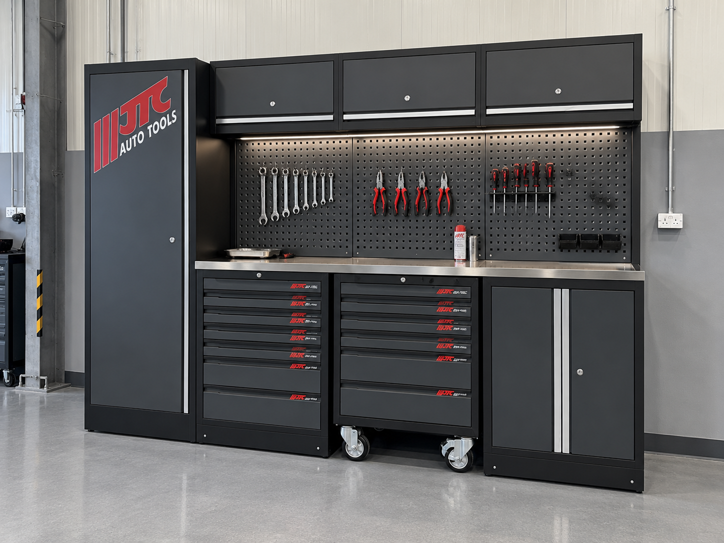 Organised professional workshop tools at Wolfsburg Motor Service