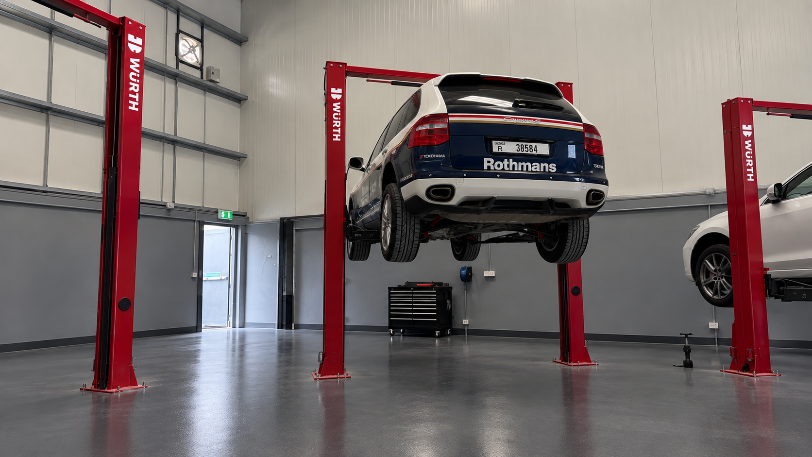 Wolfsburg Motor Service workshop interior